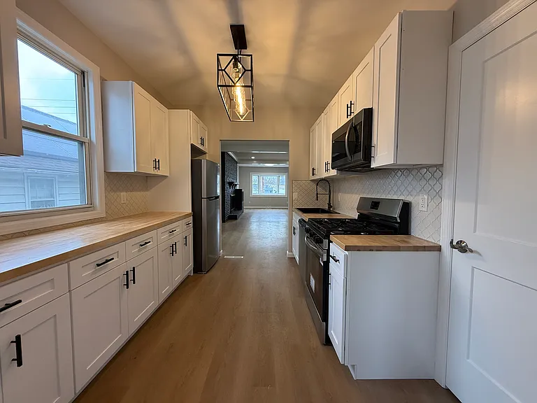 814 Hessian Ave — Photo 4