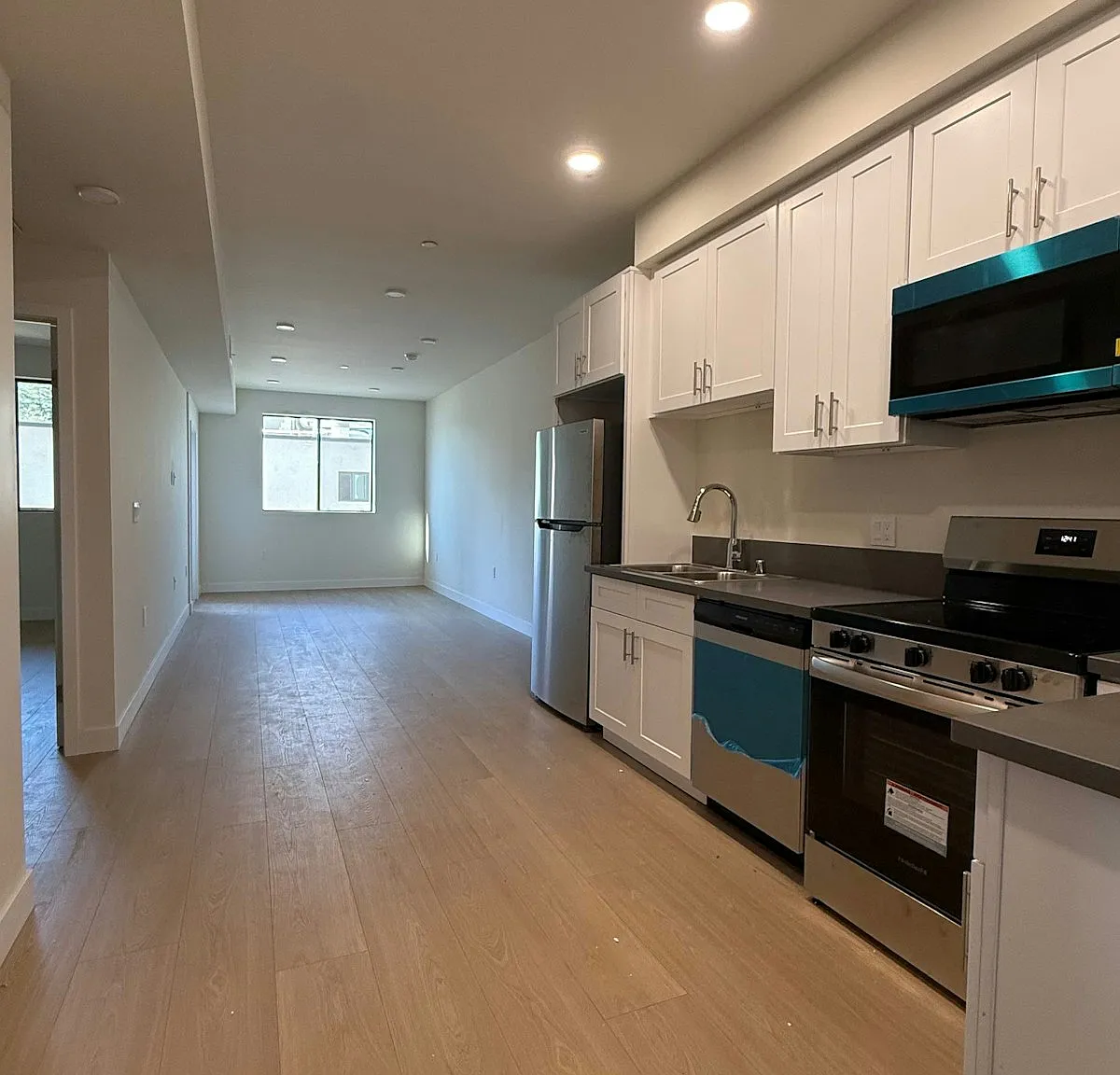 14535 Weddington Street, Unit 1BD E-Model — Photo 4