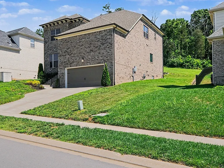 7102 Big Oak Ln — Photo 2