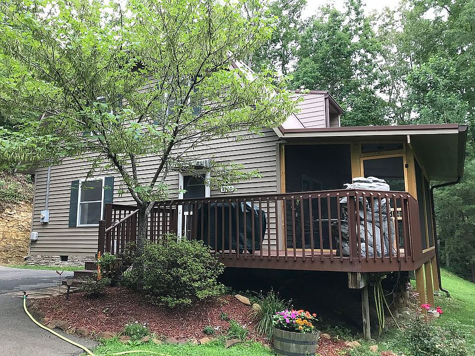 2nd image of 2140 Spring Dr
