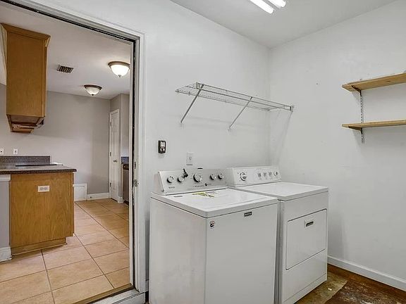 3rd image of 3312 Emerson Ln
