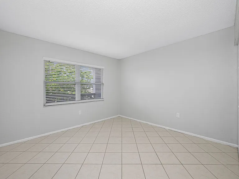 KC Flats Apartments — Photo 25