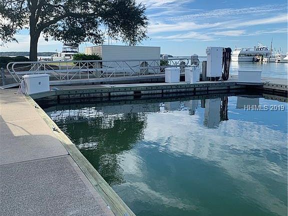 4th image of 82 Harbour Town Yacht Basin