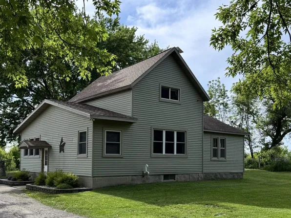 N5889 S Crystal Lake Rd, Beaver Dam, WI 53916