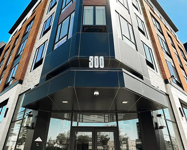 300 State — Photo 19