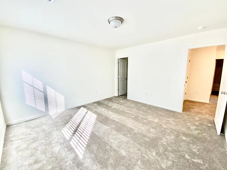 3912 Bissett Way — Photo 38