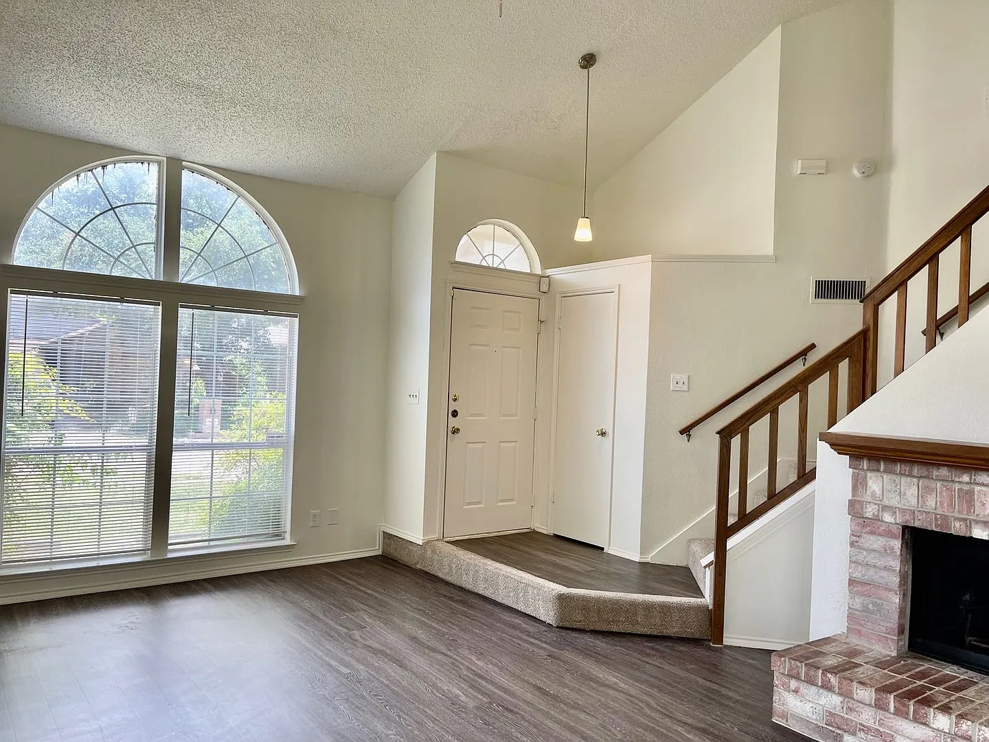 Nice 2 Story Home in Arlington ISD — Photo 4