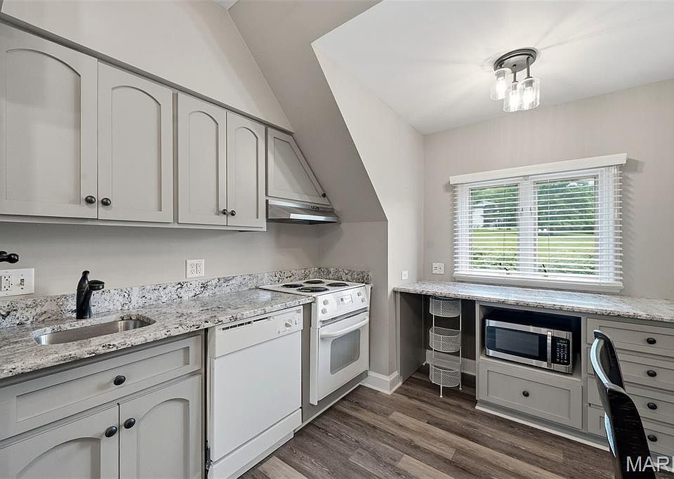 52nd image of 10700 Starhill Dr