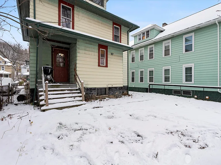 925 Westcott St — Photo 25