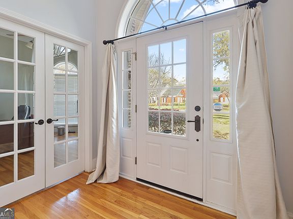 2nd image of 333 Royal Crest Cir