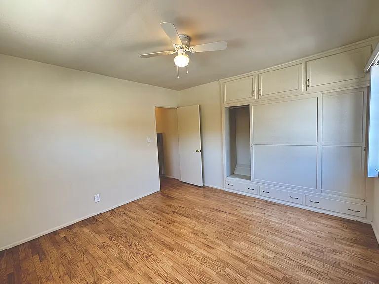 129 N Jackson St #A — Photo 8