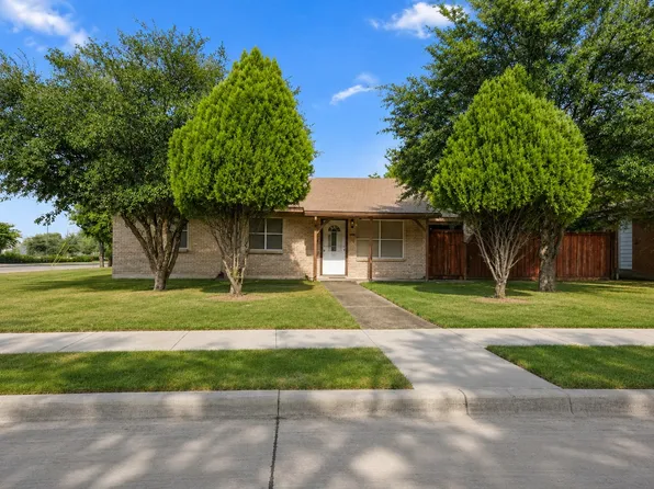 13105 Blossomheath Ln, Dallas, TX 75240