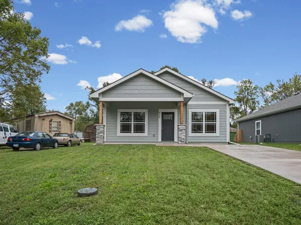 829 E 8th St, Ottawa, KS 66067