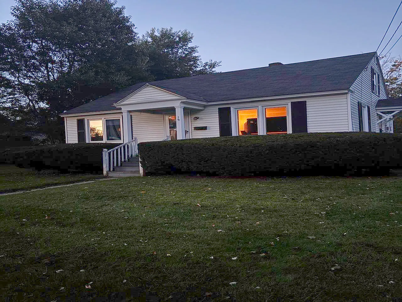 3 bed, 1.0 bath, 1170 sqft, $2,700 — Photo 1