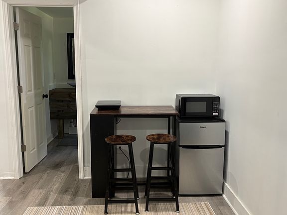 4th image of 2828 Bellhaven Cir #1