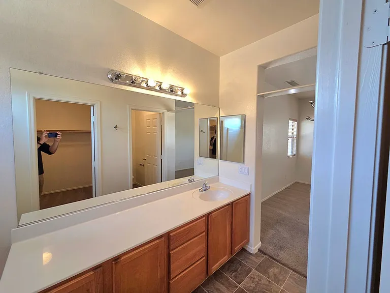 609 W Rio Vista Ln — Photo 14