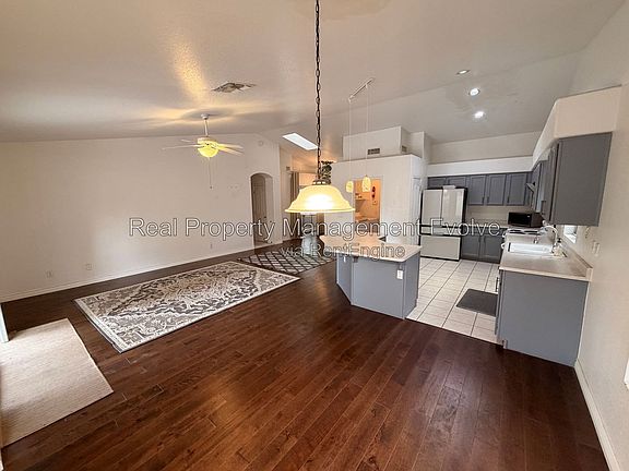 5th image of 2227 E Edna Ave