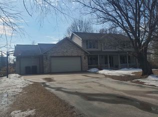 2117 Kingfisher Ln, Green Bay, WI 54313
