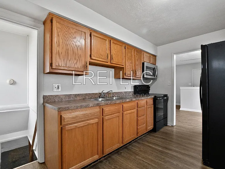 2404 Thomas Ave — Photo 8