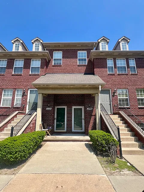 3 bed, 1238 sqft, $1,995 — Photo 3