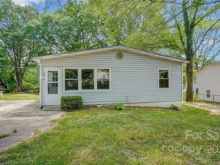 1814 Hart St — Photo 3