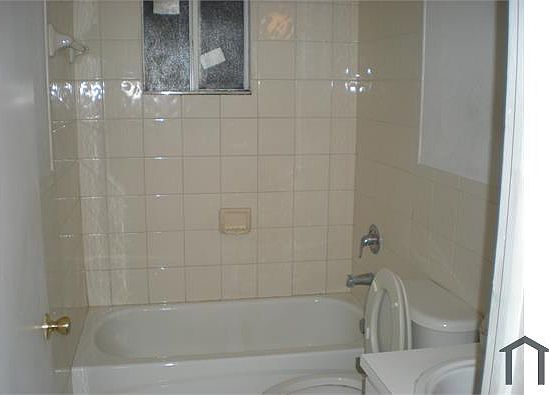 5th image of 2931 NW 55th St