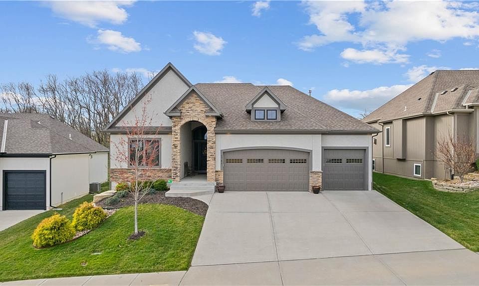 1st image of 1741 NE Parkwood Dr