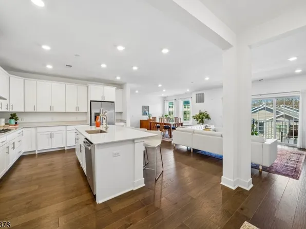 15 Whitney Ave, Morris Plains Boro, NJ 07950