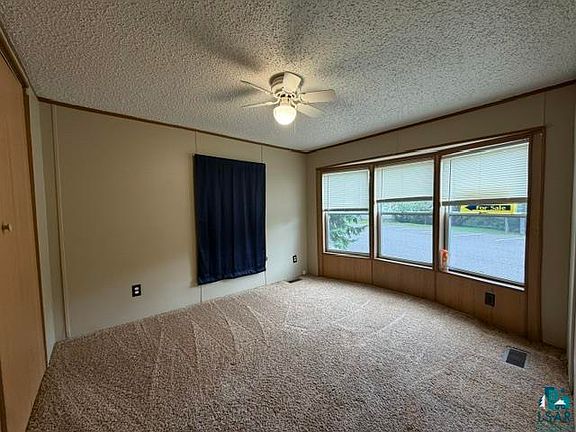 3rd image of 39 Foxtail ave