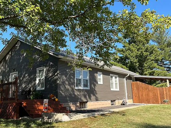 205 S 3rd St, Dahlgren, IL 62828