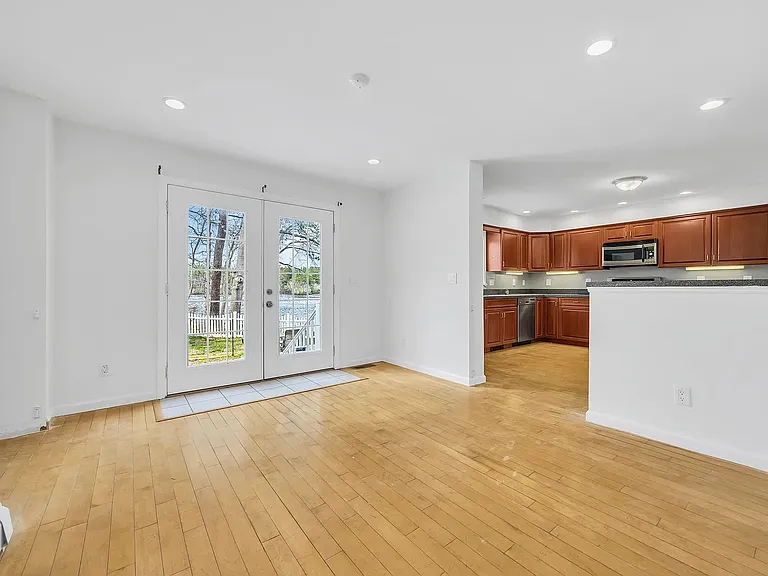 1541 Monmouth Ave #A — Photo 13
