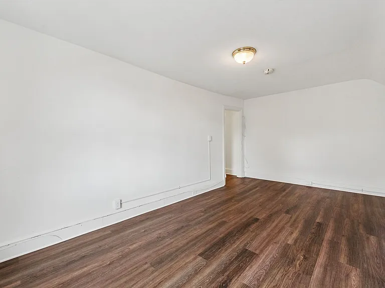 402 N Church St — Photo 9