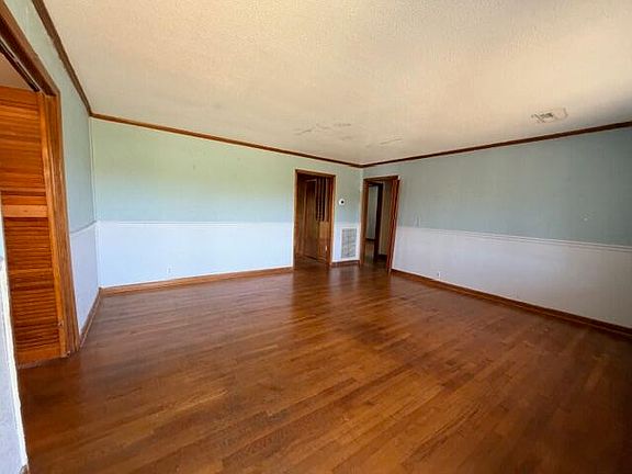 4th image of 313 Walker Rd