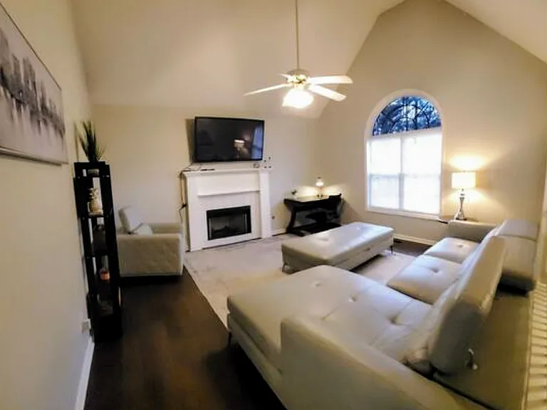1935 Venesa Cir — Photo 10