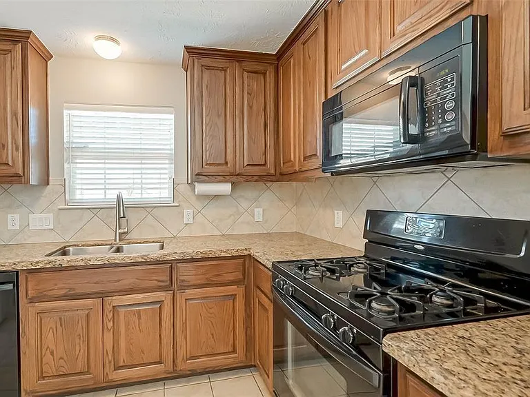 3508 Garrow St — Photo 7