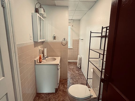 5th image of 54 Lincoln St #1