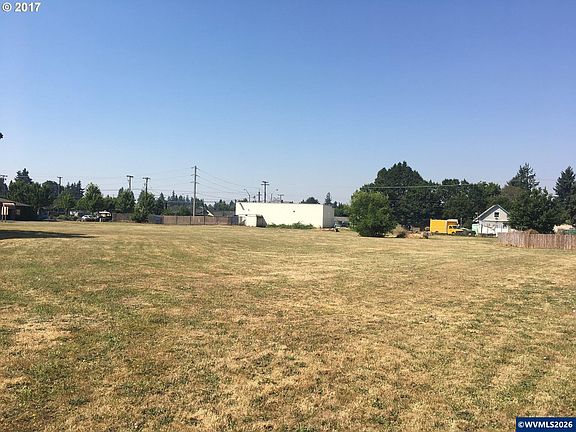 4th image of 3835 River Rd