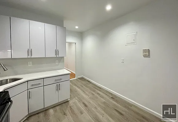 Rented by Highline Residential | media 44