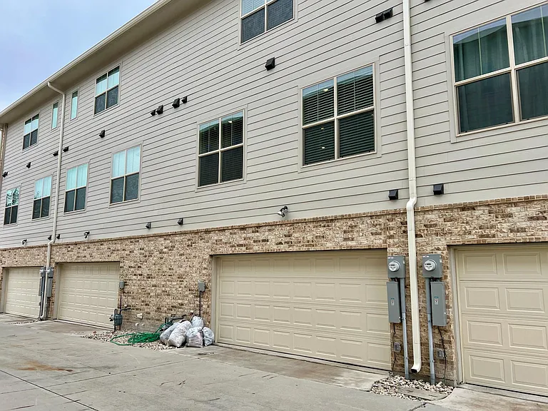 714 N Plano Rd — Photo 3