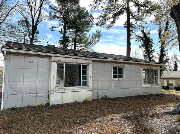 707 Auburn Pl, Martinsville, VA 24112