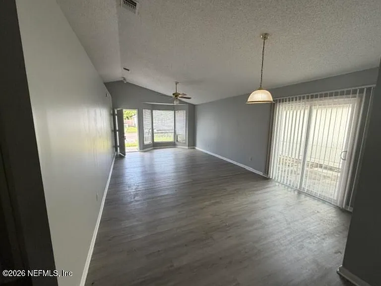 5061 Knightsbridge Cir N #0 — Photo 3