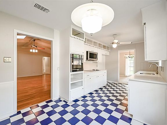 5th image of 4505 Woodview St
