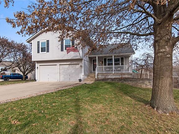 3rd image of 1701 NE Whitestone Dr