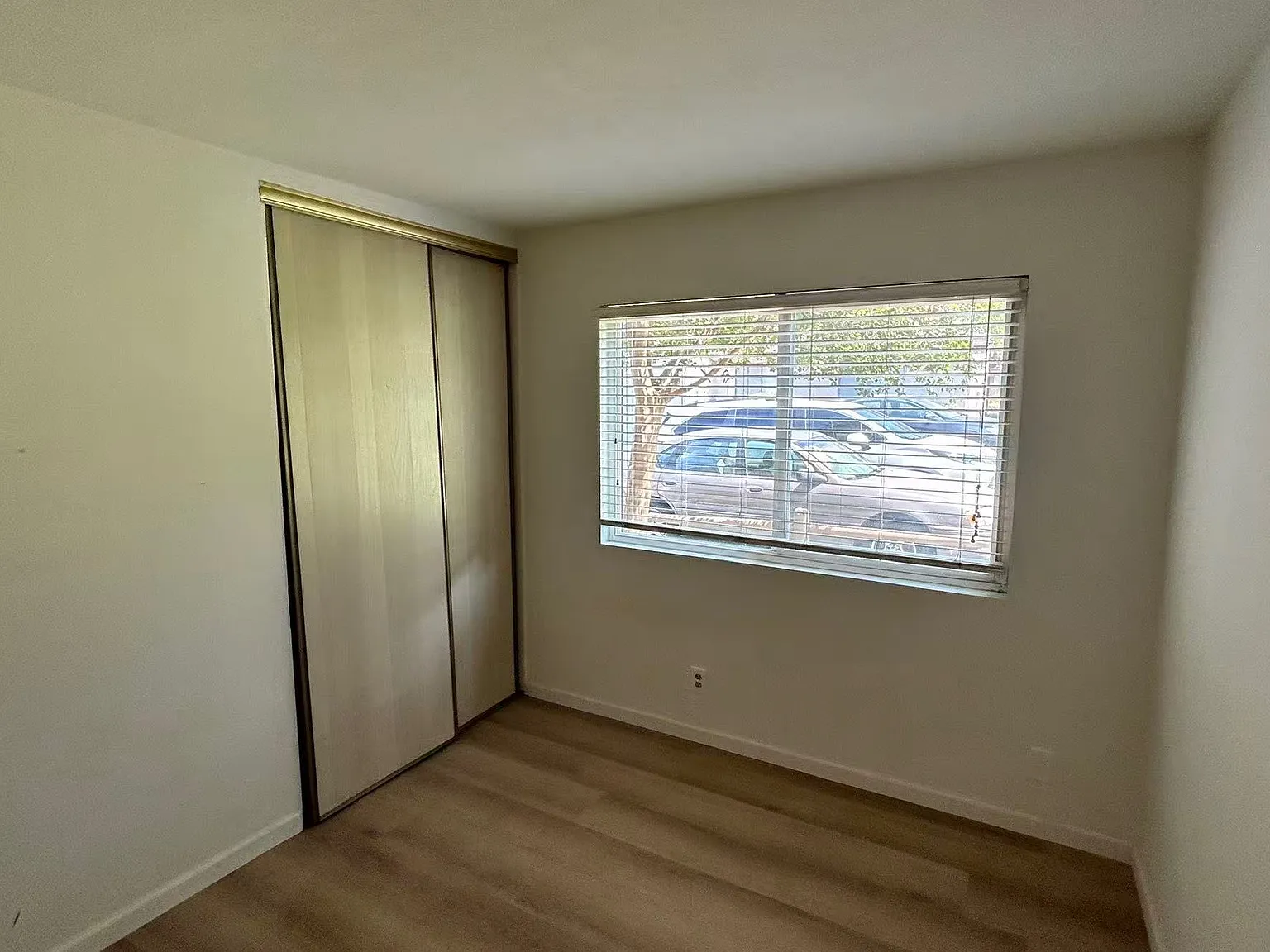 3 bed, 1000 sqft, $3,000 — Photo 3