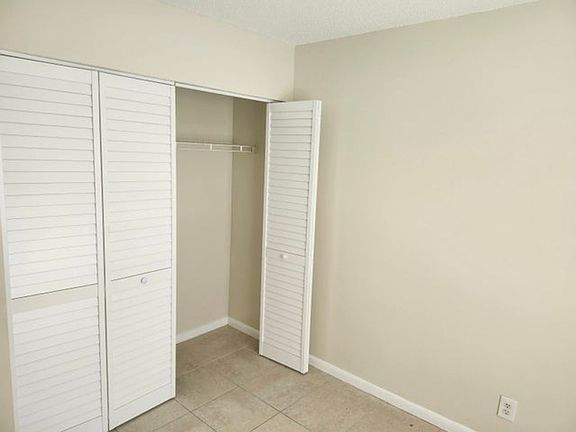 4th image of 621 Cypress Way #W