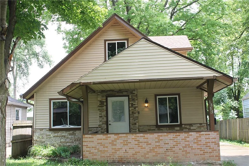1835 Sharon Ave photo 1