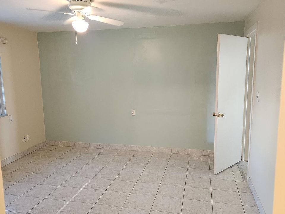 1st image of 305 SE Abeto Ln #2