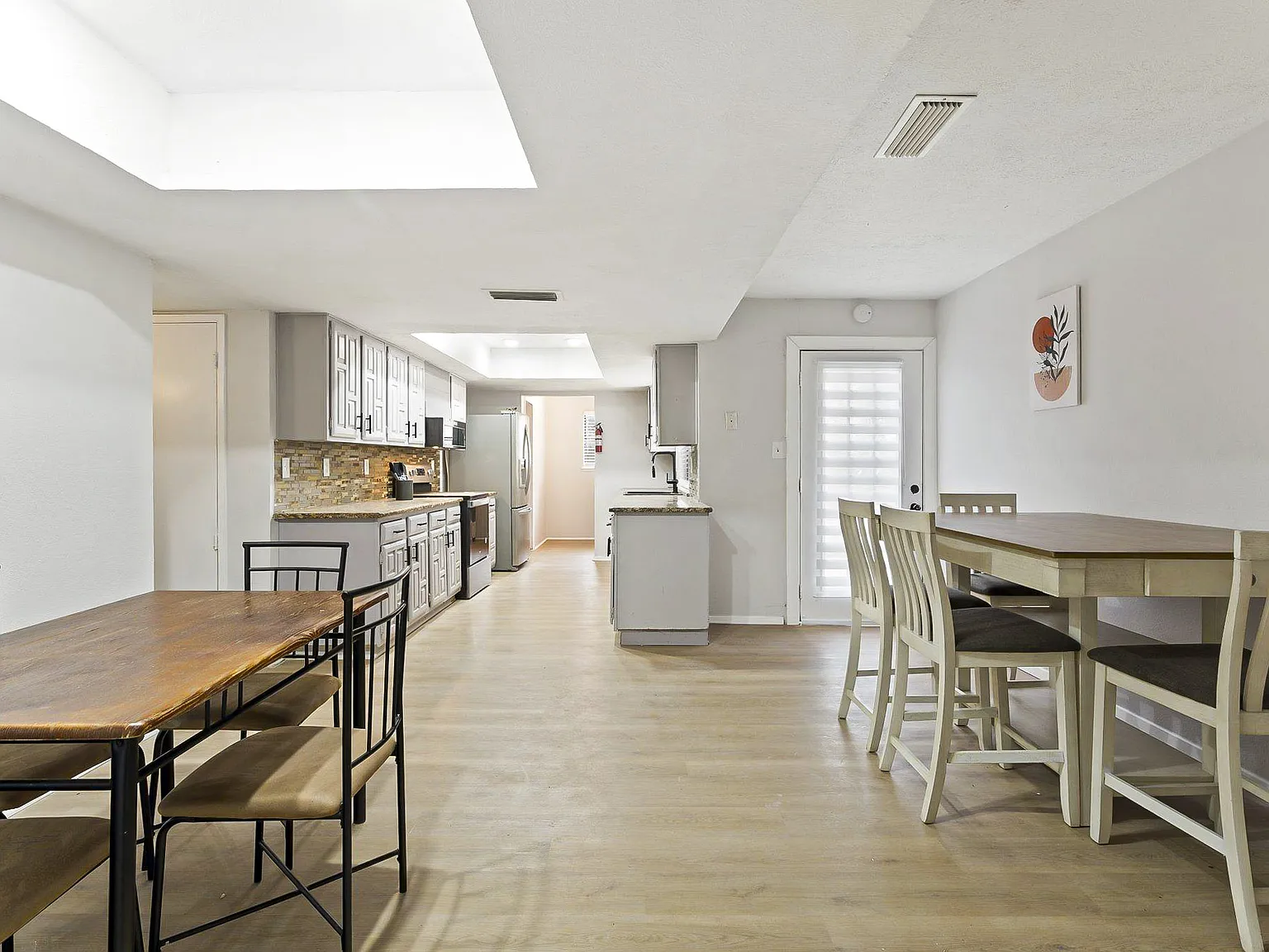 4 bed, 2.5 bath, 2199 sqft, $728 — Photo 4