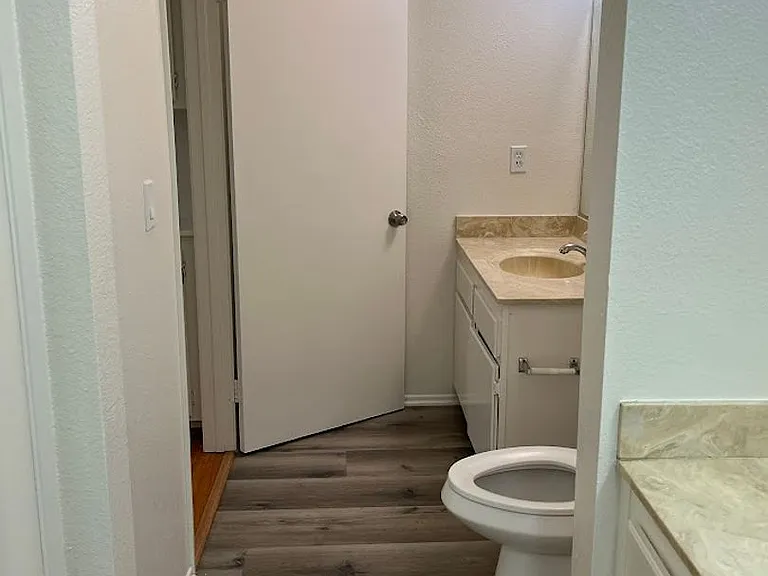 111 S Acacia Ave — Photo 34