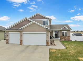 2616 17th St NW, Minot, ND 58703